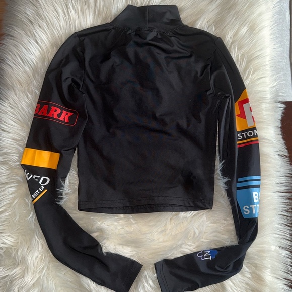 Shein MEYSI KIM Mock Neck Geo & Letter Graphic Slim Swim Crop Tee Size Small - Picture 3 of 16